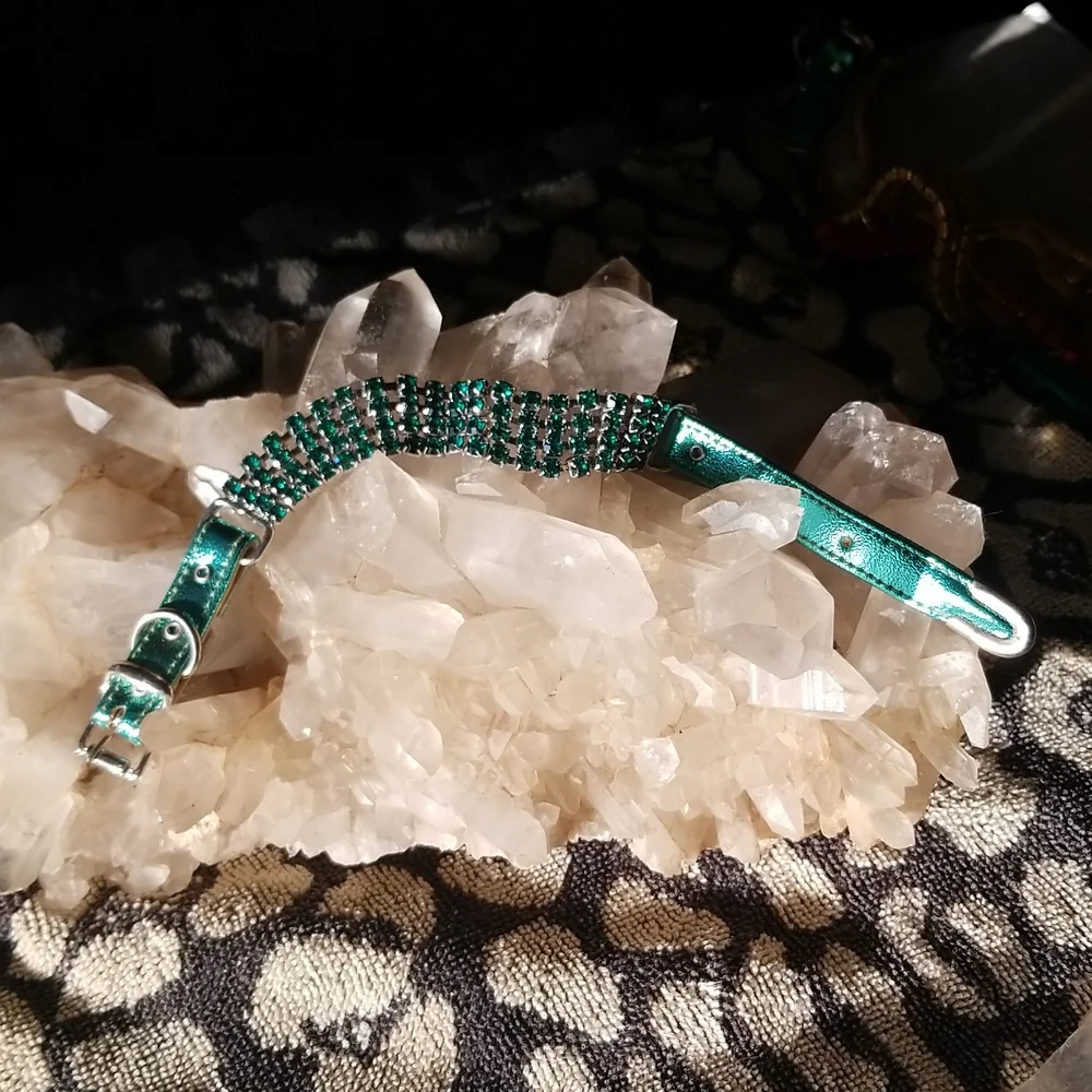 Vtg 1960s-70s era Emerald Green Rhinestone Dog /Cat Collar New unworn sz 14